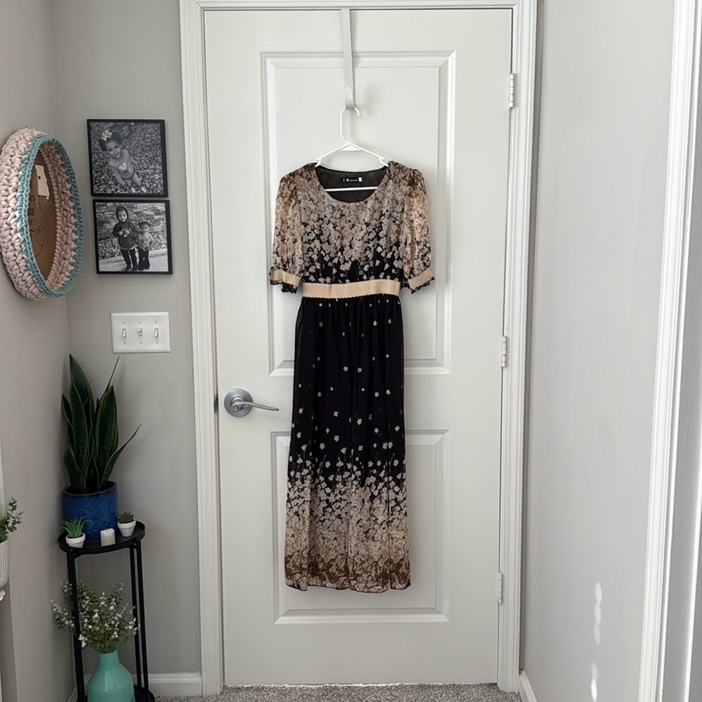 T.K. Fashion Black Floral Ombre Midi Dress with Puff Sleeves – Size Small
